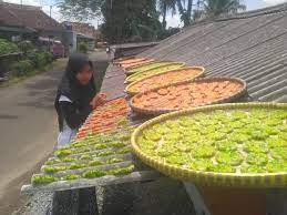 Selain menyajikan pemandangan dan desain yang. Berkah Nani Geluti Usaha Kue Kering Tradisional Sunda Pasundan Ekspres