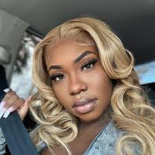 WAITTTTTT 😭😭😭😭😭😭 yall its more videos of the “girl in pink