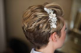 Not to mention the way a cropped cut exquisitely frames your. Short Bridal Hairstyles Get Your Dream Wedding Style Whatever Your Hair Length