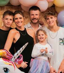 Gêmeos adolescentes de Rodrigo Hilbert e Fernanda Lima impressionam com  altura