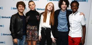 Hallo, in der letzten folge von stranger things besiegt elfie einen demogorgon , allerdings verschwindet sie mit ihm. Enttauschung Fur Stranger Things Fans Dritte Staffel Startet Mit Verspatung