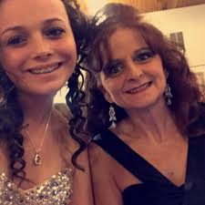 Hello I wanted to ask if anyone knows a place that does a backsplash for a  kitchen? Thank you in advance