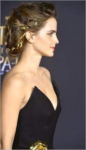 Gold Hair Accessories Are Now In Vogue Accessories Vogue Womens Hairstyles Hair Styles Hairstyles With Bangs