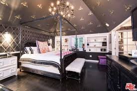 2 bedroom celebrity home, set next to arco plaza, is 20 km from hawthorne airport. The Best Celebrity Bedrooms From Kendall Jenner To Harry Styles Teen Vogue