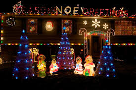 Whether you have a large garden or balcony garden, here's some inspiration in the form of these trendy garden lighting ideas. Top 10 Biggest Outdoor Christmas Lights House Decorations Digsdigs