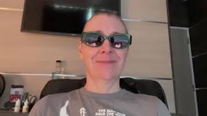 Joint graduation surprise for mother and son