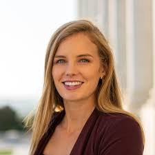 Courtney Buck's Instagram, Twitter & Facebook