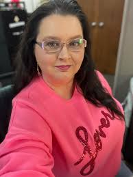 You gone burn my pinky shirt 👚 up! I was just finna get a promotion 😂😂😂