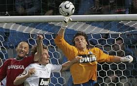 As south africa prepares to host the football (soccer) world cup, organizers have recruited thousands of volunteers to help the hundreds of thousands of fans who will be. Po Dvou Letech Zapas A S Nulou Brankar Marek Cech Posilil Prepere Idnes Cz