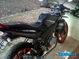 Aug 17, 2013 · modifikasi yamaha vixion aliran street fighter ini dibalut dengan full warna hitam doff. Modifikasi Vixion Tahun 2010 Pecinta Dunia Otomotif