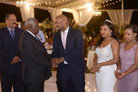 In zanzibar, you see, it is considdered posh to have a lot of guests in your wedding. Robert Lowassa Na Stephanie Kaaya Walivyomeremeta Jijini Arusha Watu Mashuhuri Wahudhuria Harusi Yao Mtaa Kwa Mtaa Blog