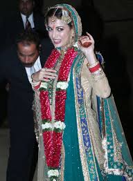 Beautiful actress dia mirza looked stunning in a blue and golden coloured indain fashion designer anita dongre bridal lehenga. Pix Dia Mirza Weds Rediff Com Movies