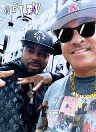 with a real one who🌹above the stage for West Coast 🎶. One time for Dat  Nigga Daz’z new drop. Go👮 that ⬆️🔥☝🏼 #DeathRow #Daz #DatNiggaDaz  #ThaDogPound #DPG #GFunk #gfunkera