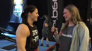 Ben alışveriş yaparken denemek için çıkardığım ayakkabının normal bir ayakkabı gibi değil de, otoyolda ezilmiş kedi gibi gibi durmasının sebebi tam da bu işte, fakir olmam. Intervju Angelica Bengtsson Mk Open 2018