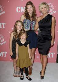 Jennie garth and daughters, luca bella facinelli,. Jennie Garth Daughters Luca Bella Facinelli Lola Ray Facinelli Fiona Eve Facinelli Jennie Garth Famous Moms Celebrity Families