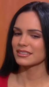 Alejandra le confiesa a Betty que Armando la admira mucho y que siempre le  habló mucho de ella. #BettyLaFea👓