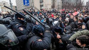На несанкционированных митингах в поддержку арестованного оппозиционера алексея навального, которые прошли в российских городах 23 января, задержали 3 711 человек. Naznachen Pervyj Realnyj Srok Uchastniku Mitingov V Podderzhku Navalnogo V Moskve Novosti Iz Germanii O Rossii Dw 19 03 2021
