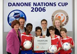 Announces that zinedine zidane has decided to bring an end to his current spell as head coach of our club. Faustlos Und Fair Play Danone Und Das Bundnis Fur Kinder Gegen Gewalt Stellen Im Presseportal