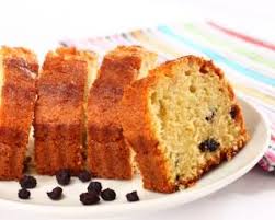 Recette De Cake A L Amande Et Aux Raisins Secs Recette Raisins Secs Recette Cake Gateau Moelleux