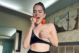 Urfi Javed SHOCKS Everyone By Revealing What She Wears At Home: Main  Nangi... - News18