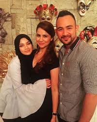 Berjaya mengekalkan hubungan baik walaupun sudah berpisah, sharnaaz ahmad dan noor nabila raih pujian ramai. Sharnaaz Ahmad Berharap Hubungannya Dengan Kakak Neelofa Noor Nabila Akan Berakhir Ke Jinjang Pelamin Kongxie Kongsi Artikel Dan Berita Berinformasi Gambar Video Resepi Dan Cerita Lawak