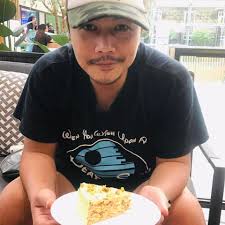 Kung dati, sisigaw ako ng “popcorn kayo jan”! Ngayon, ang isisigaw ko ay  “stay at home kayo jan.” 🙏 Ito yung mga panahong nagsisigaw kami ng  ALIWAAAAN pero ngayon pahinga muna kasi