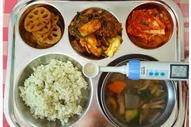 Ayo bangun adik yang kusayang. Uniknya Menu Makan Siang Anak Sekolah Di Berbagai Belahan Dunia