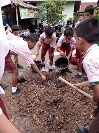 Make a circular bin, as shown in the photograph. Making Organic Fertilizer From Dry Leaves Steemit