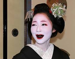 The Allure Of Blackened Teeth A Traditional Japanese Sign Of Beauty Ancient Origins Japanese Culture Japanese Geisha Black Teeth