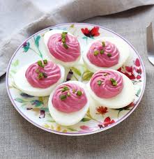Recette œufs Mimosa A La Betterave En Video Recette Oeufs Mimosa Recette Recette Oeuf Oeuf Mimosa