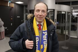 27.4.1971 tampere) on perussuomalaisten puheenjohtaja vuodesta 2017 ja europarlamentaarikko. Jussi Halla Aho Tasavallan Presidentin Kritiikista Niinisto On Vaarassa