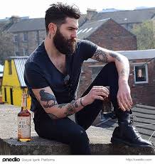 Hipster Metroseksuel Dadbod Hepsini Bos Verin Yeni Gozdeler Lumberseksuel Erkekler Sakalli Erkekler Dovmeli Erkekler Erkek Sac Modelleri