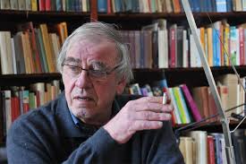 Jeroen Brouwers kan amper nog stappen en zit gewoon tussen zijn boeken in  het bos”