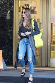 Sofia Vergara Wearing Black Leather Open Toe Sandals With High Block Heel And Thin Ankle Strap Autumn Street Style Street Style Block Heels Outfit
