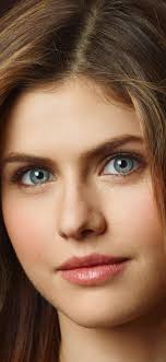 Alexandra anna daddario was born on march 16, 1986 in new york city, new york, to christina, a lawyer, and richard daddario, a prosecutor. Alexandra Daddario Hd Wallpaper For Iphone 11 Pro Max Artist And World Artist News