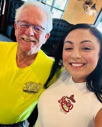 Elizabeth Mulford's Instagram, Twitter & Facebook