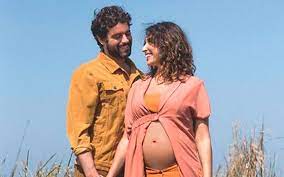 Protagonistas De Moises Esperan La Llegada De Su Primer Hijo