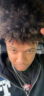 Hi I am in my early 20s 6'3 white sperm donor with brown hair and hazel  eyes from the Balkans, currently in the Baltics but will be in the Balkans  for a