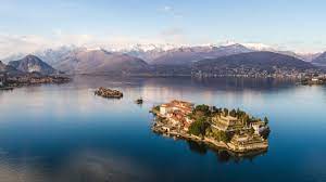 The house of savoy (italian: Donatella Versace Buys An Italian Lake House For 5 6 Million Architectural Digest