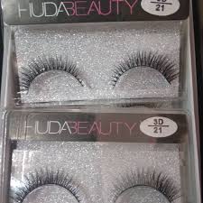 Indikasinya adalah ada bengkak di sekitar kelopak dan garis bulu. Bulu Mata Huda Pendek Natural 3d 21 Shopee Indonesia