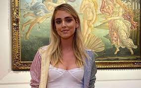 Ed anche la statuaria ha molto. Fedez Contro Mahmood Lui Al Museo Egizio E Ok Chiara Ferragni Agli Uffizi No Allora Ditelo Che Vi Sta Sui Co Libero Quotidiano