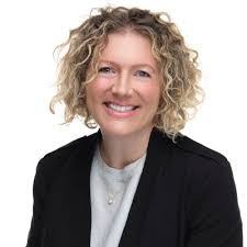 Laura Caster's Instagram, Twitter & Facebook