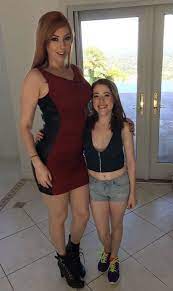 Lauren Phillips (5'10”) and Alice Merchesi (4'6”) - Reddit NSFW