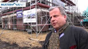 Hans haacke is a conceptual artist whose work aims to reveal and critique social and political systems, ranging in subject from the natural environment to the art world itself. Aufbau Eines Fertighauses Stadtvilla Von Haacke Haus Youtube