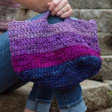 Make as many or as few tassels as you'd like for your new blanket bag! Ombre Crochet Market Tote Crochet Market Bag Crochet Crochet Bag Pattern