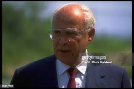 1,385 Robert Strauss Strauss Photos & High Res Pictures