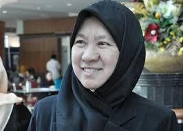 Pasrah menunggu dengan hati berdebar saat tangan raymond mulai mengangkat dasternya keatas dan dengan pasti menyelinap kebalik kain kecil, menyelipkan jari tengah kecelah kemaluan yang mulai basah. Dr Halimah Ali Calon Pas Prk Seri Setia Berita Parti Islam Se Malaysia Pas