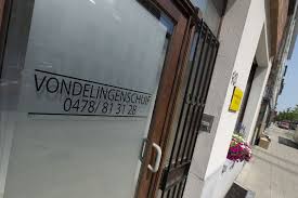 De omstreden vondelingenschuif van antwerpen, waarin vorig weekend voor het eerst een baby is achtergelaten, krijgt een algemene goedkeuring. Laatste Vijf Maanden Drie Kinderen Achtergelaten In Vondelingenschuif Belgie Knack