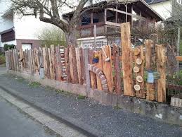 Es gibt sie aus holz, metall,. Pin Von Helga Lasser Auf Zaune Und So Garten Zaun Ideen Garten Zaun Dekorationen