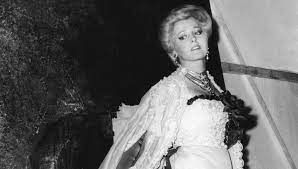 Katia ricciarelli is an italian soprano. Katia Ricciarelli 50 Anni Di Carriera In Una Sera Il Friuli